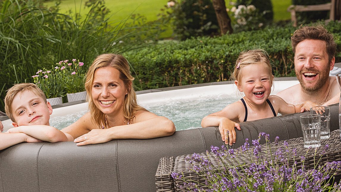 Softub Whirlpool Resort für 5 bis 6 Personen - Whirlpool für die Familie - softub.de